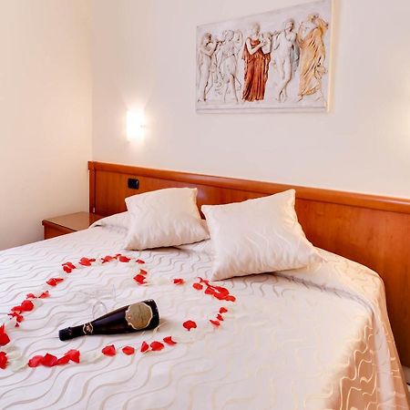 Hotel Suite Caesar Roma Exterior foto