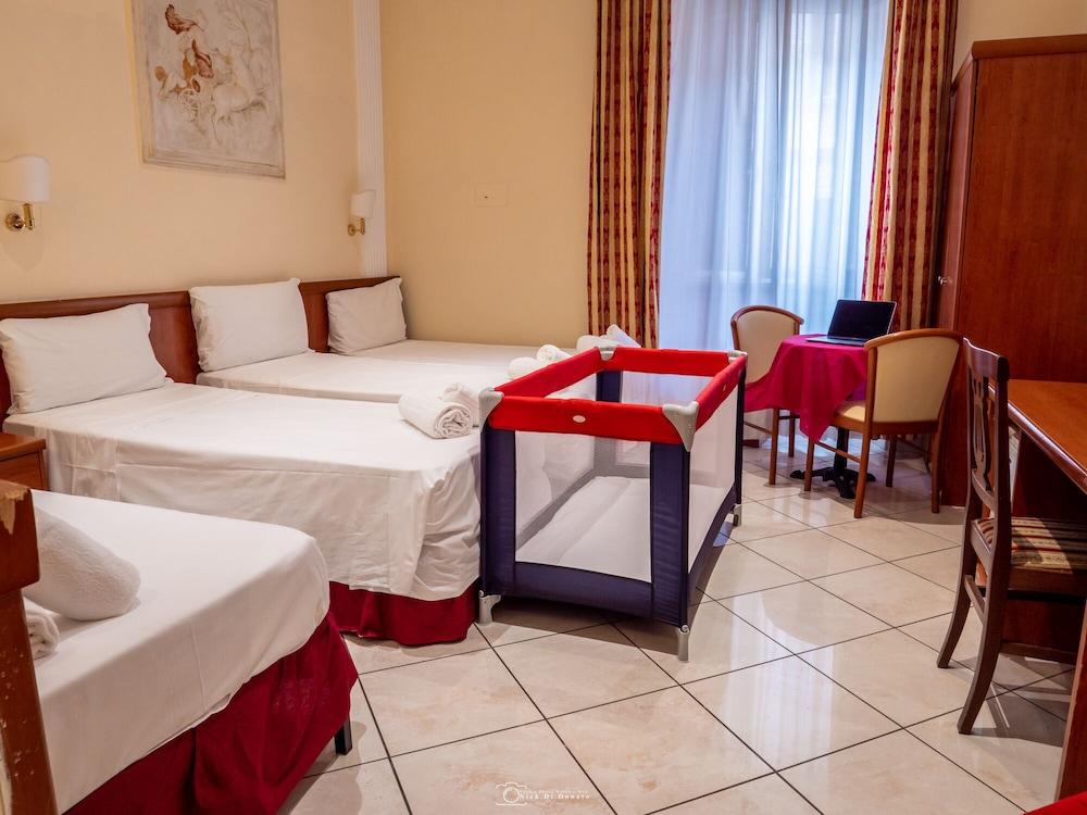Hotel Suite Caesar Roma Exterior foto