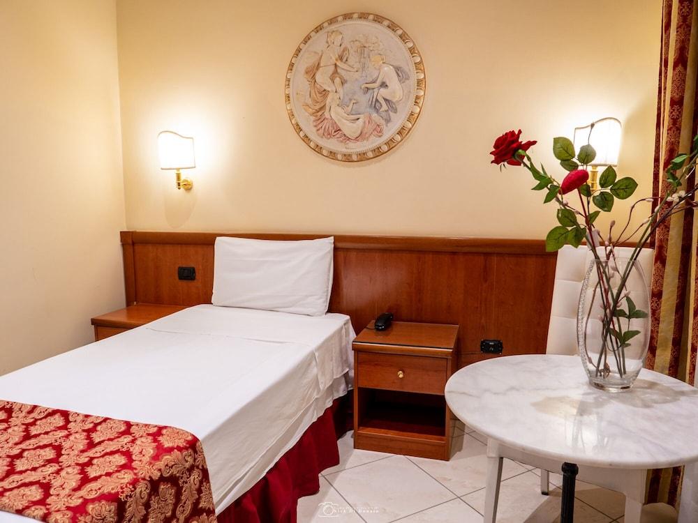 Hotel Suite Caesar Roma Exterior foto